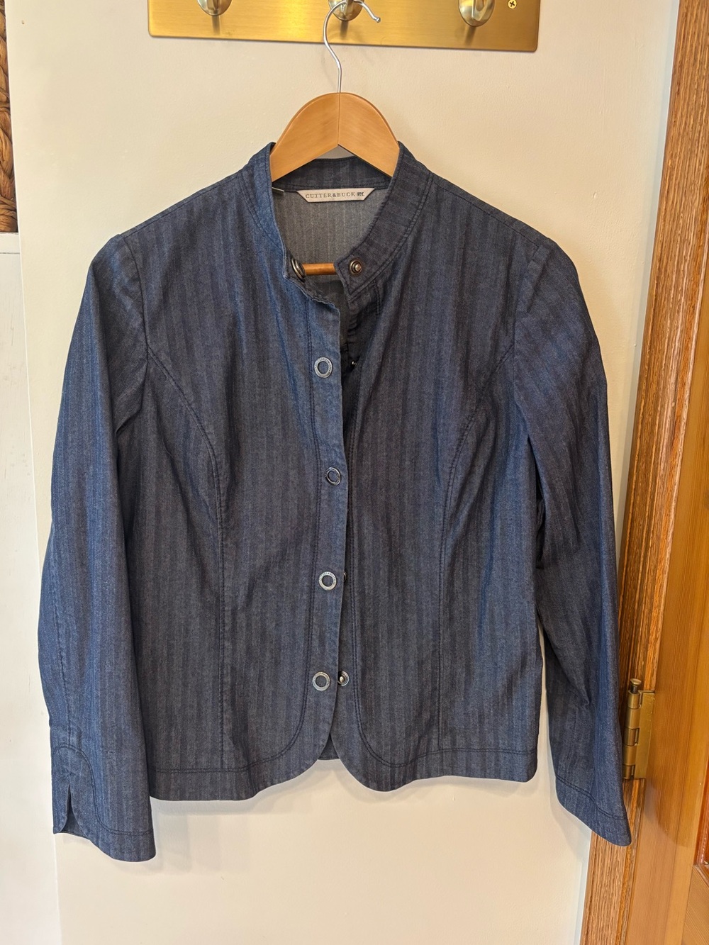 Gorgeous like new Cutter and Buck jacket blazer size small.